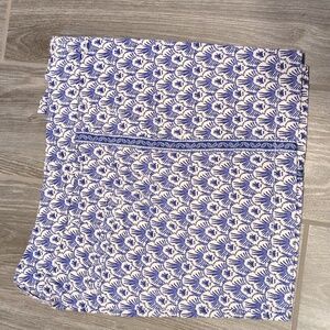 Vineyard Vines Blue and White 🪸 Print Shorts Elegant & Dressy Like New!💙